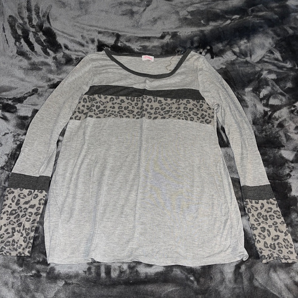 Women’s Leopard Print Long Sleeve Shirt
